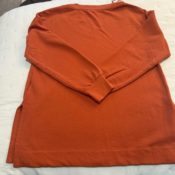 Gap Women’s Rust Colored Oversized Sweatshirt NWT Size Medium - Picture 2 of 8